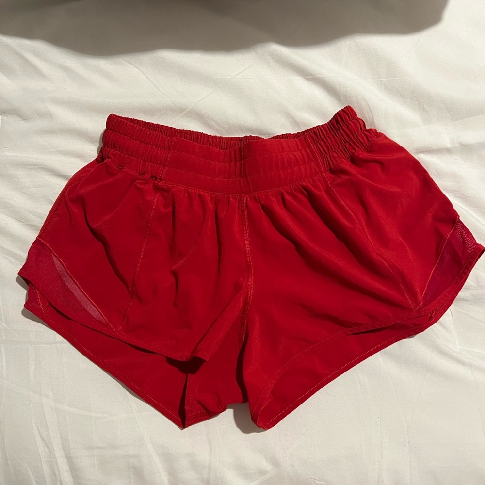 Lululemon hotty hot shorts 2.5”